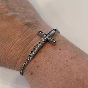 💐5/25 simple floating rhinestone silver cross